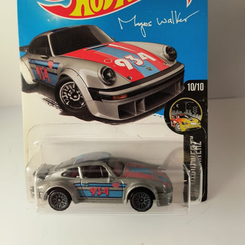 1B24 hot wheels porsche 934 turbo rsr with shipping protector
